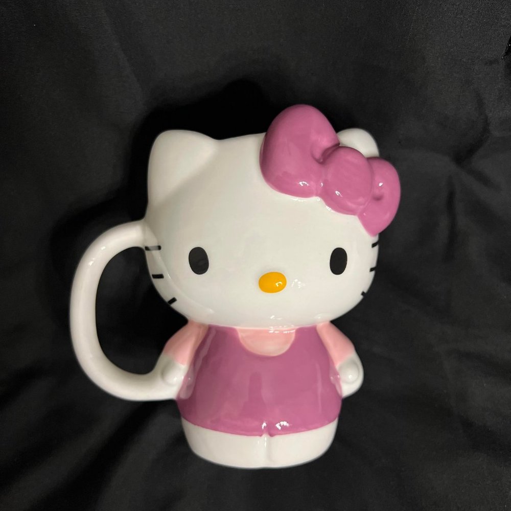Hello Kitty 3D Character Mug - Picture 4 of 7